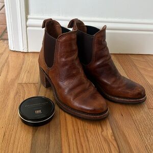 Frye Sabrina Chelsea Boots in Cognac size 6.5